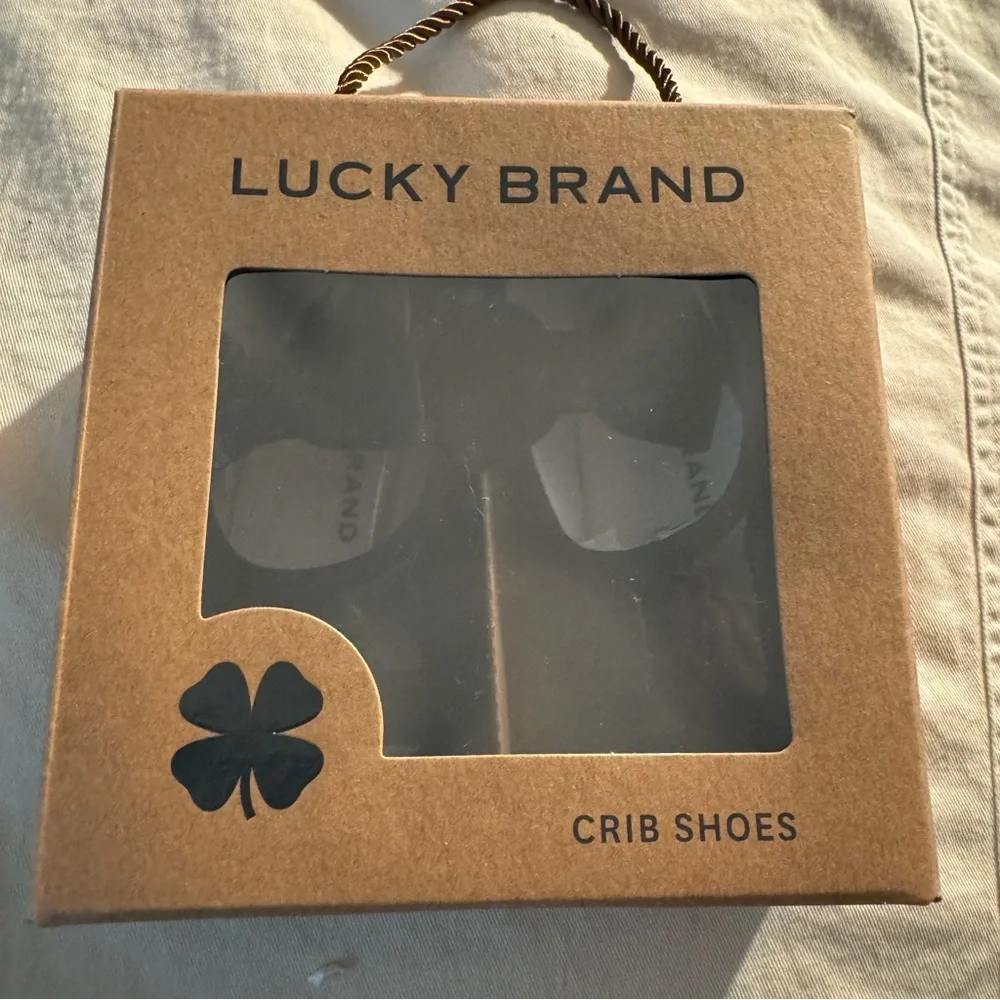 Lucky Brand infant girl 👶🏻 paten leather crib shoes NWT in box great gift 🎁